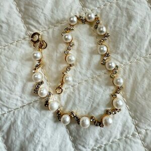 Elegant Pearl and Gold Bracelet